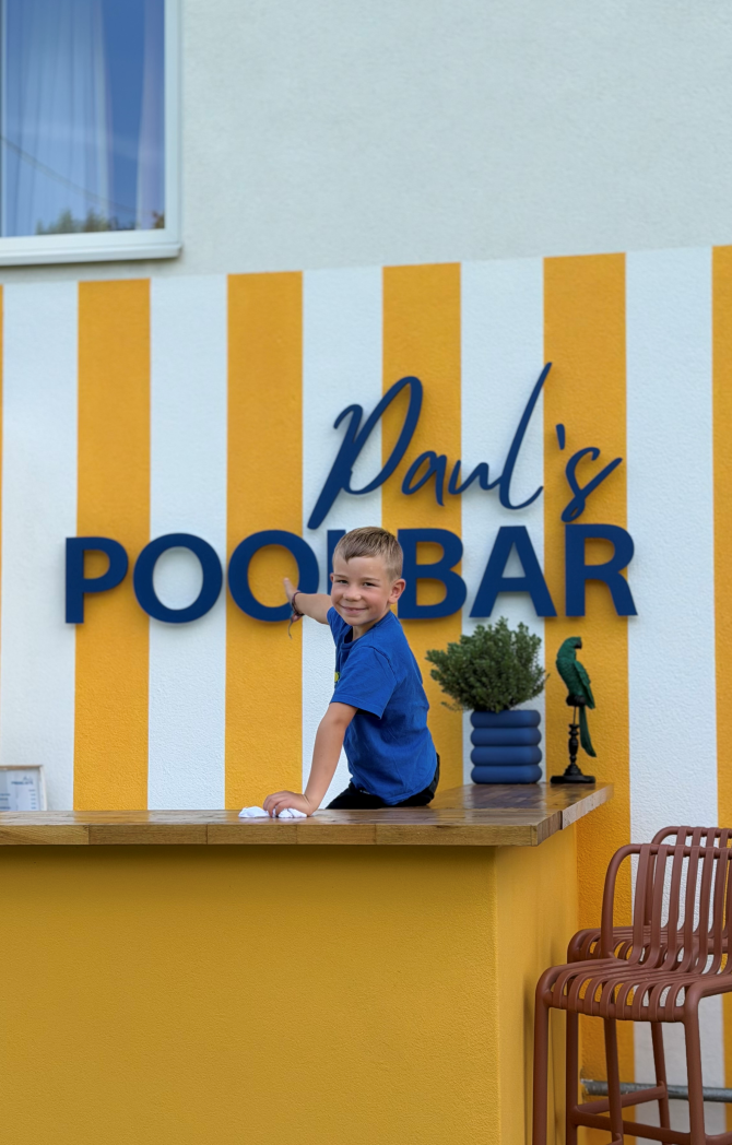 Paul's Poolbar